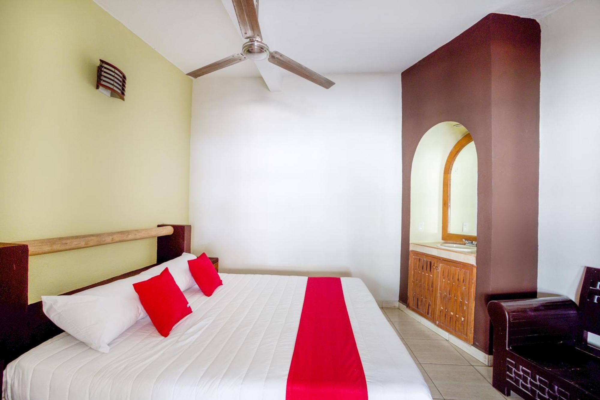 Oyo Lys, Hotel Zihuatanejo