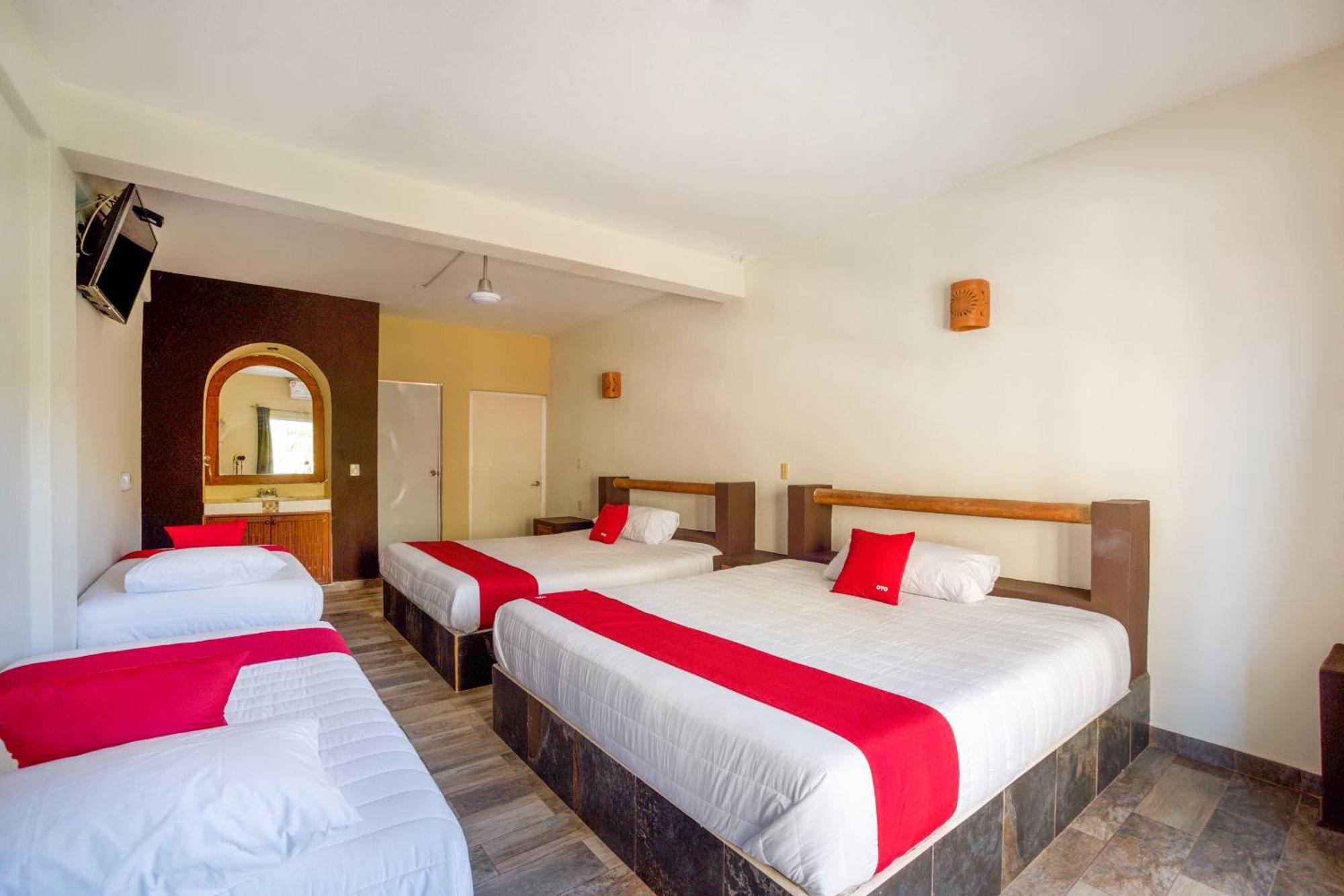 Hotel Oyo Lys,
